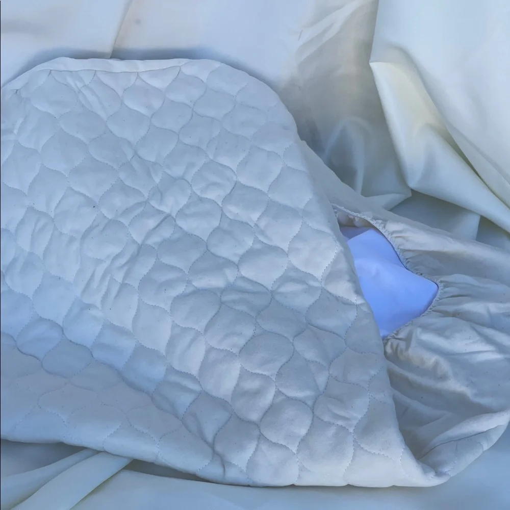 Elegant Cream Mattress Cover
